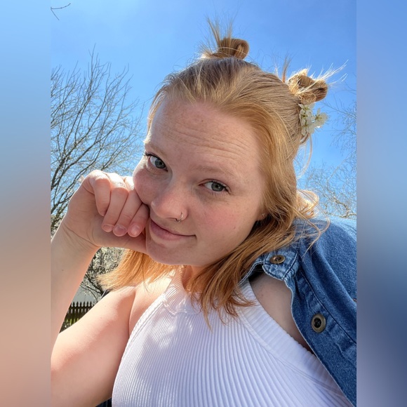 Meet your Posher, Amanda - Picture 3 of 3